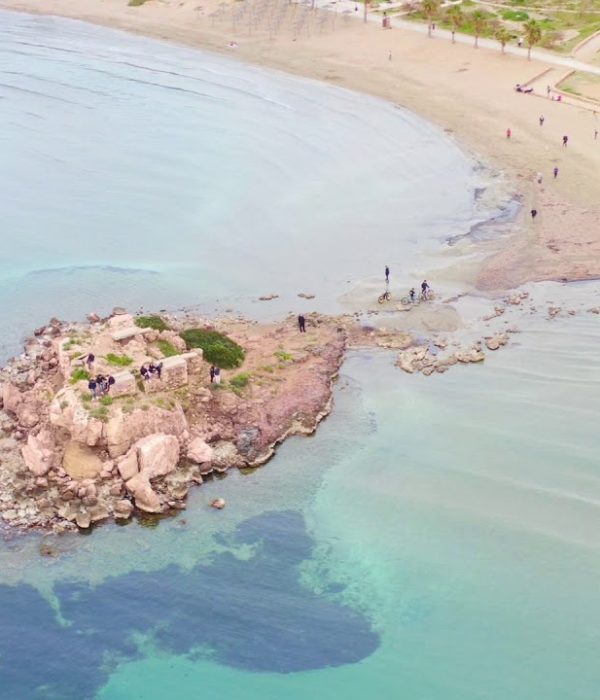 Bains de mer à la plage de Kavouri