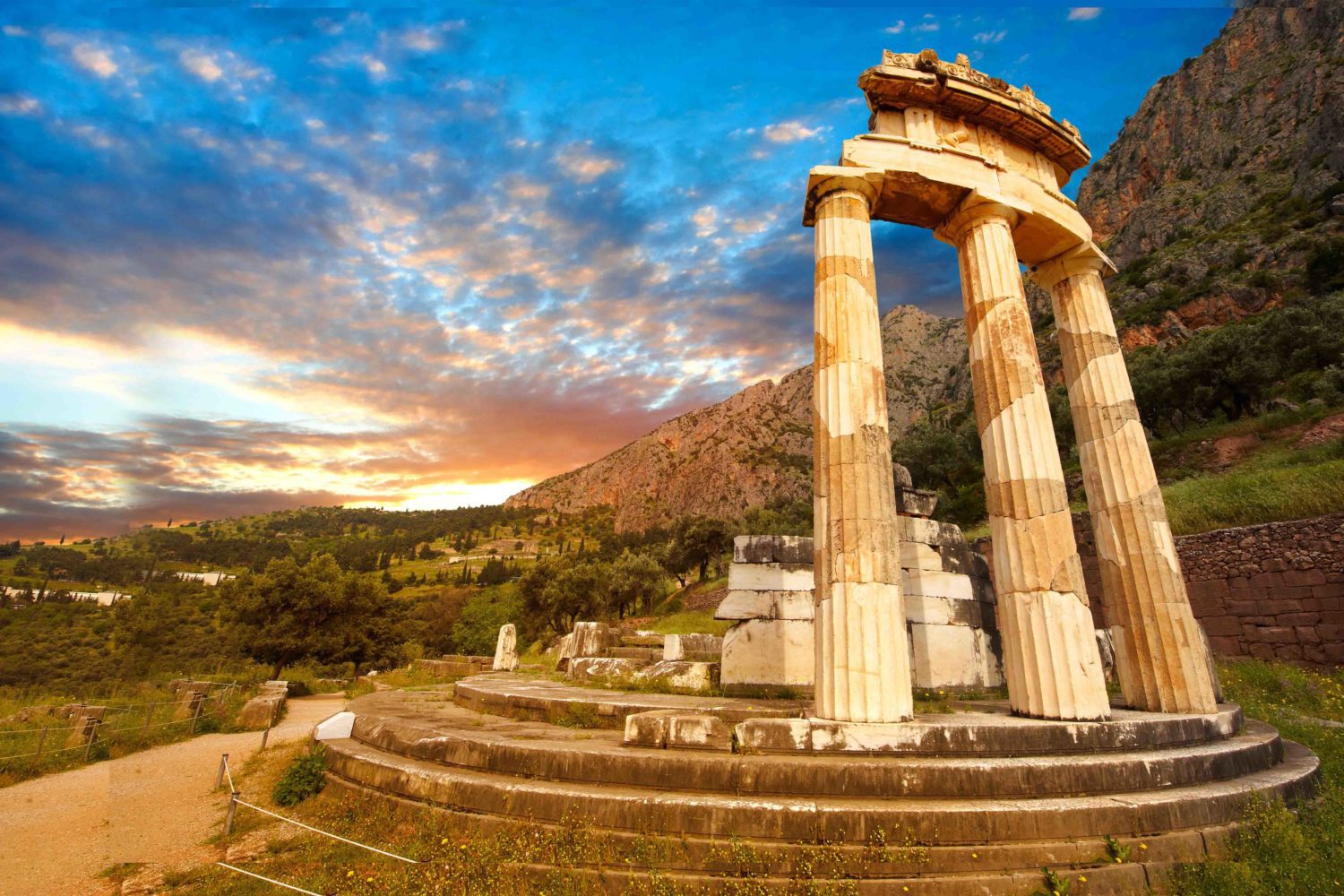 Two-day excursion Delphi Trizonia