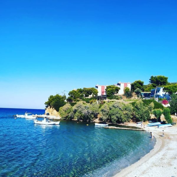 Excursion d'une journée aux bains de la plage de Korfos à Oraia Eleni