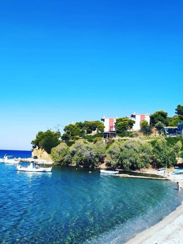 Excursion d'une journée aux bains de la plage de Korfos à Oraia Eleni