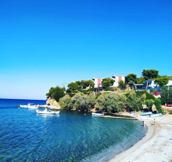 Excursion d'une journée aux bains de la plage de Korfos à Oraia Eleni