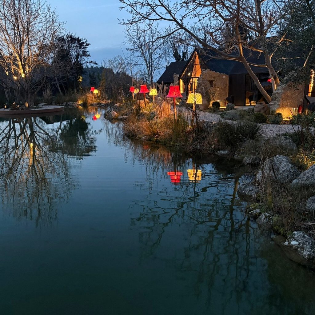 🎄✨ Μονοήμερη Εκδρομή στο Μαγικό Χριστουγεννιάτικο Χωριό Area Synest – Συνεβρό & Αιγείρα! 🎅❄️