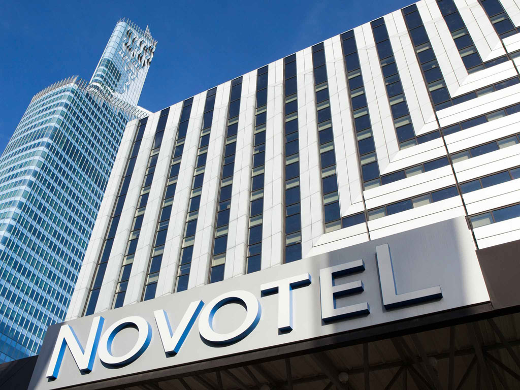 pentaimeri ekdromi sto parisi apokries hotel Novotel