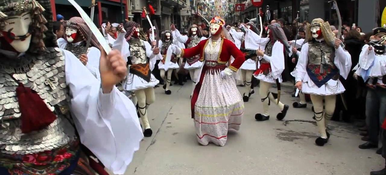 Halloween-Ausflug zum Karneval von Naoussa