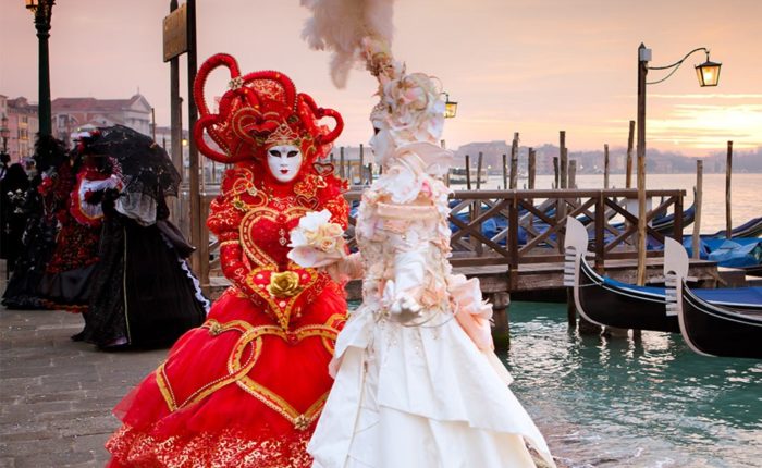 Halloween-Ausflug zum Karneval von Venedig