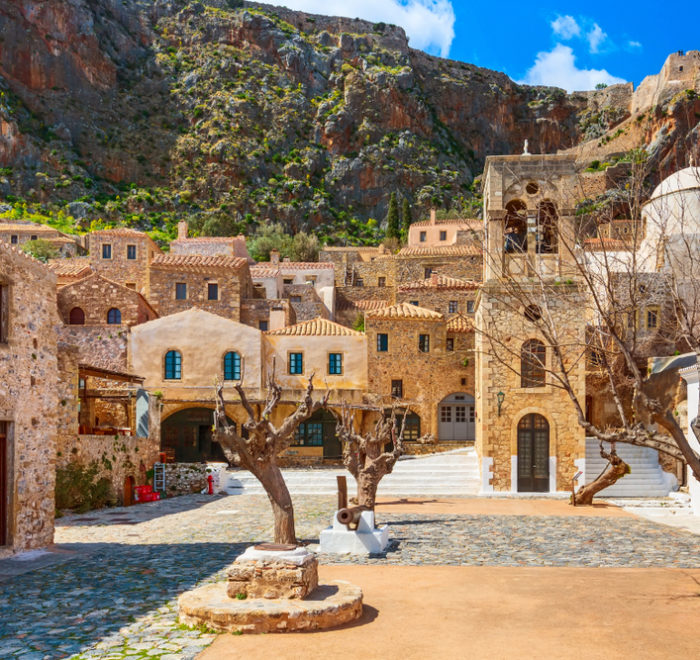 Εκδρομή Θεοφάνεια σε Μονεμβασία Σπήλαιο Διρού και Γύθειο