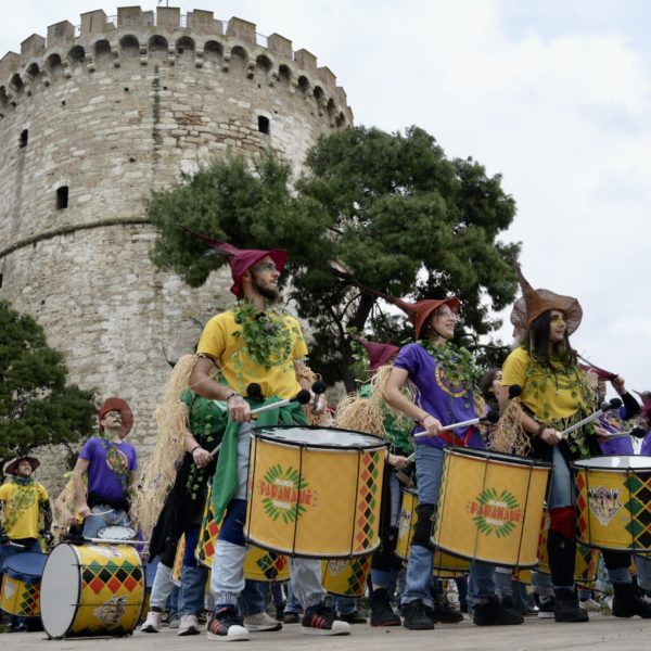apokriatiki ekdromi thessaloniki naousa karnavali genitsari kai mpoules