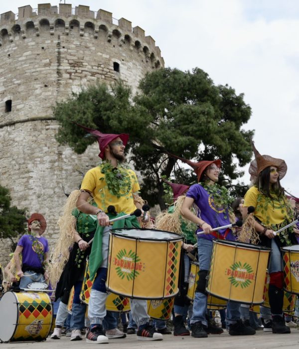 apokriatiki ekdromi thessaloniki naousa karnavali genitsari kai mpoules