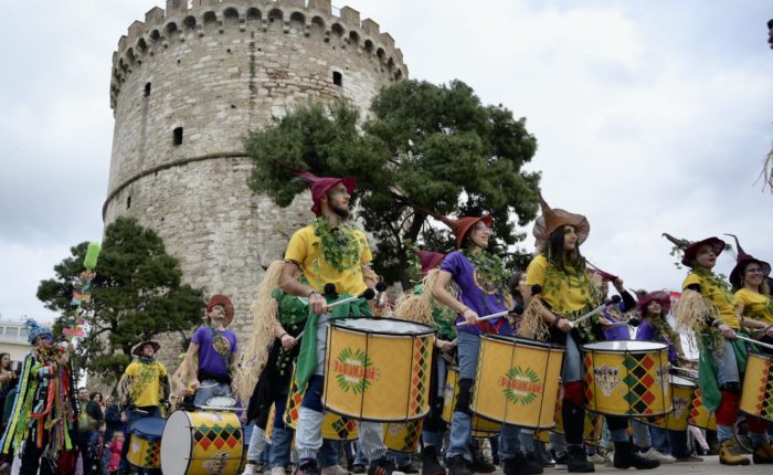 apokriatiki ekdromi thessaloniki naousa karnavali genitsari kai mpoules